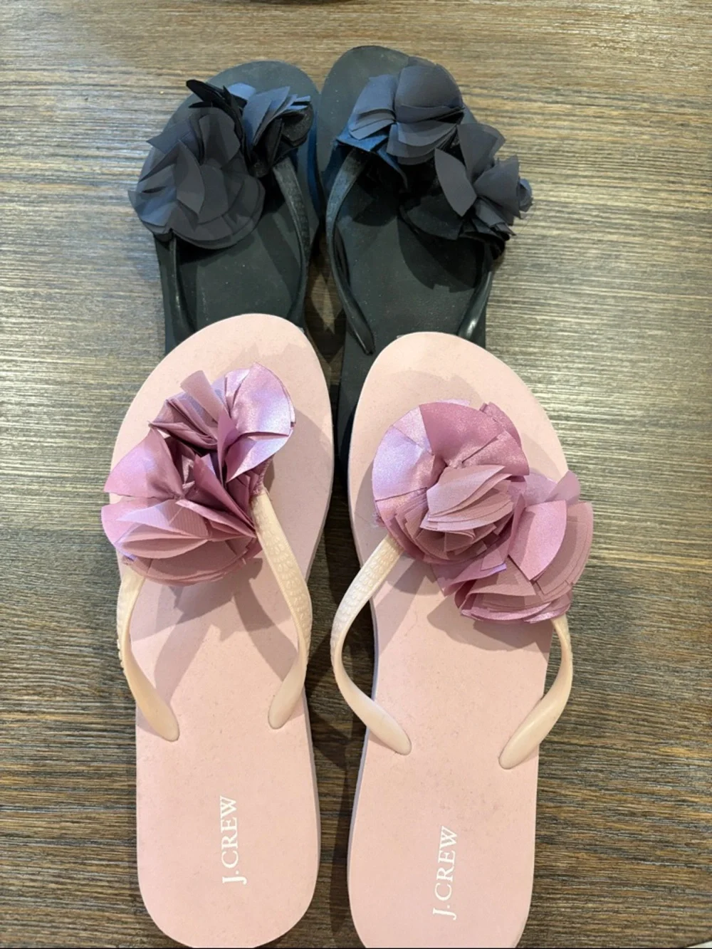 J. Crew Women's Pink Floral Flip Flop Sandals and Black Floral Pair 2 for 16$ - Picture 1 of 2